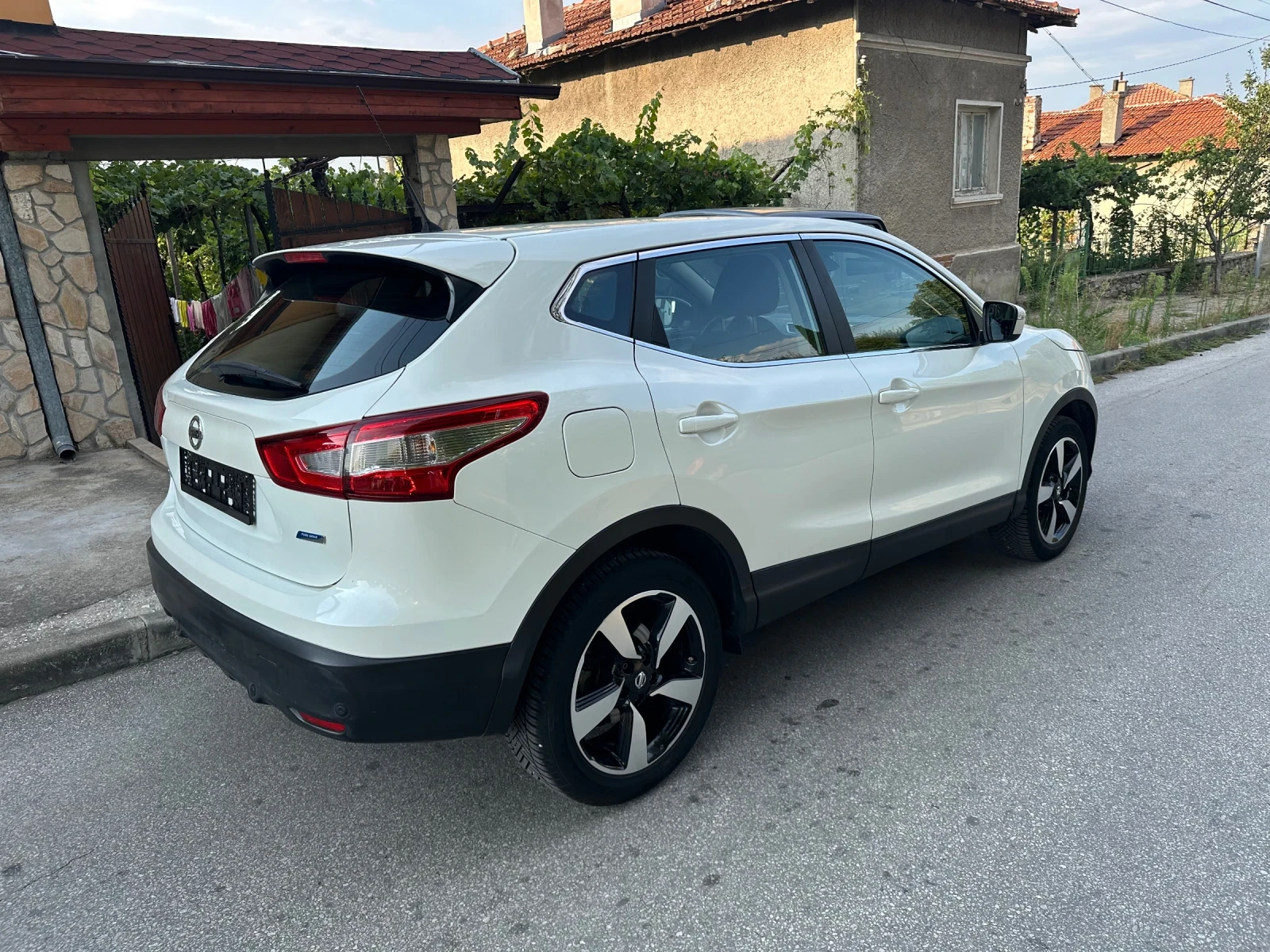 Nissan Qashqai 1.5DCI Бяла Перла * * * 131000* * * км - изображение 6