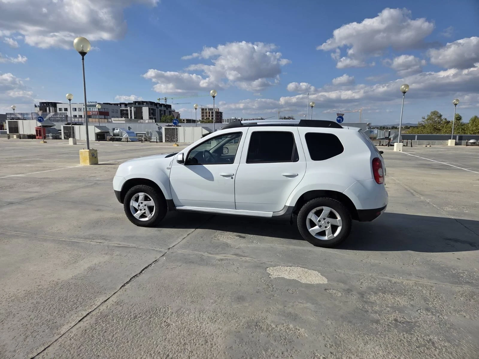 Dacia Duster 1, 6 бензин 4* 4, снимка 2 - Автомобили и джипове - 54765548