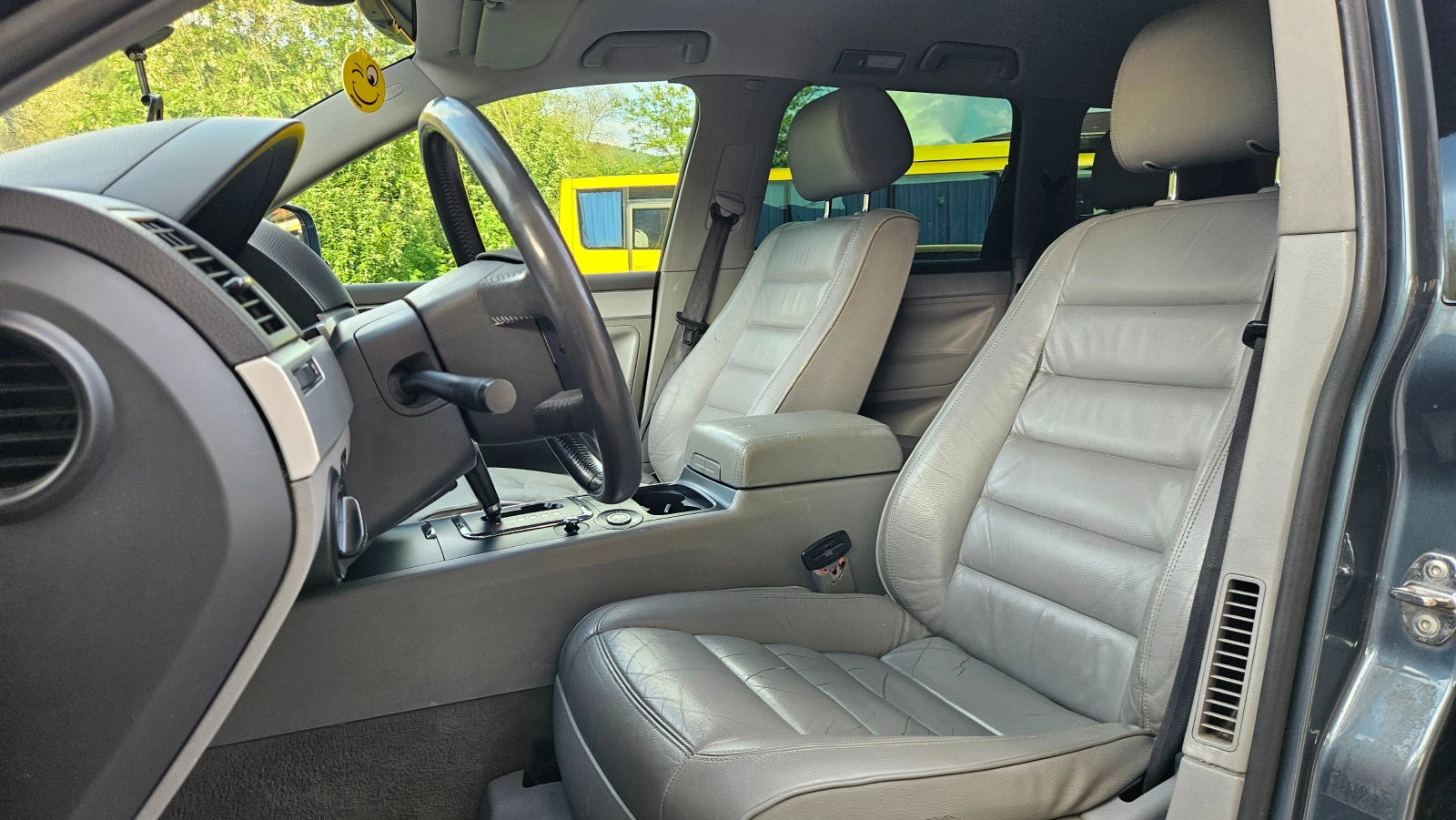 VW Touareg 3.0 Navig/Klimatronik/Avtomat/Два блокажа/Бавни , снимка 10 - Автомобили и джипове - 54807361