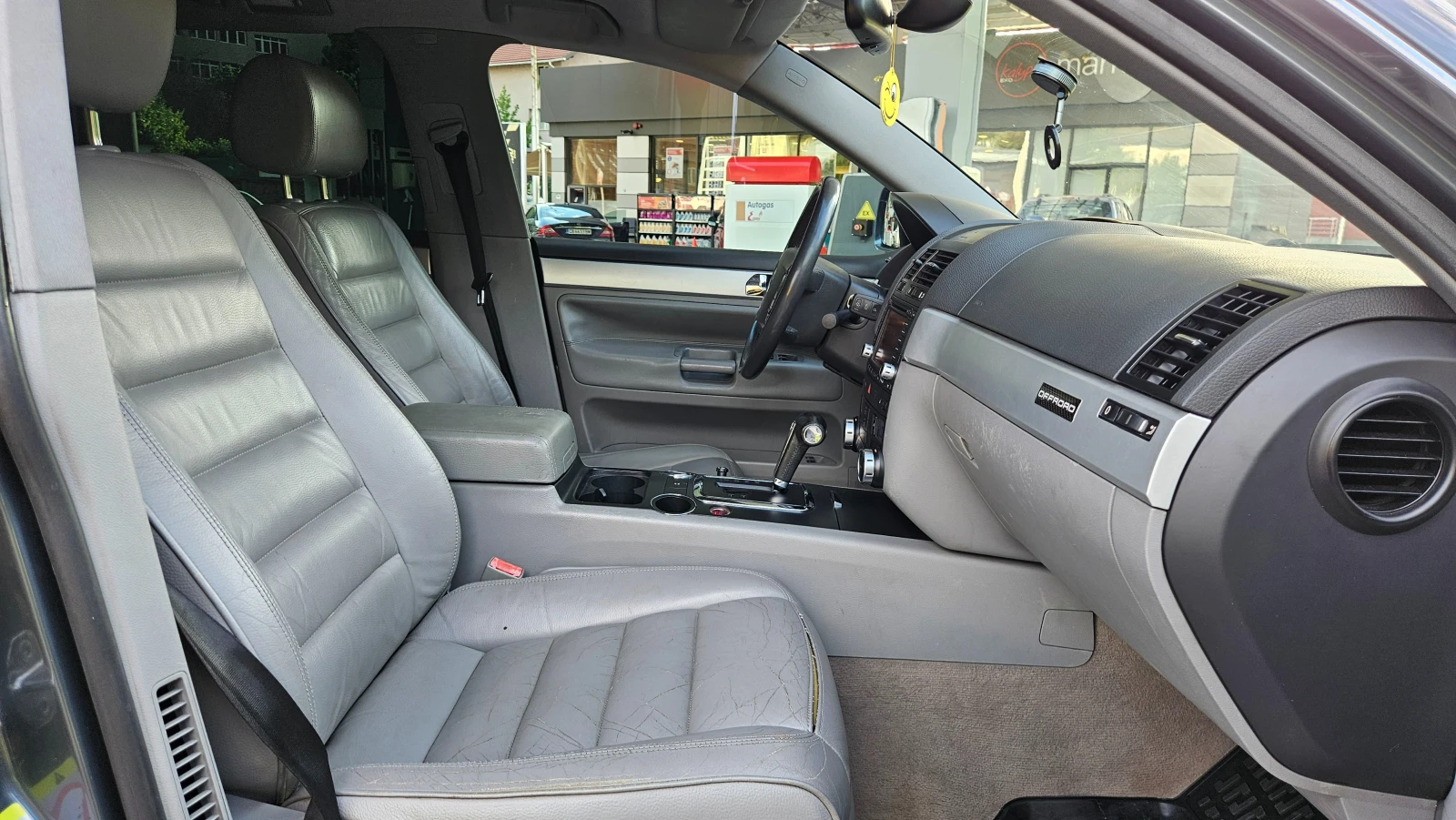 VW Touareg 3.0 Navig/Klimatronik/Avtomat/Два блокажа/Бавни , снимка 11 - Автомобили и джипове - 54807361