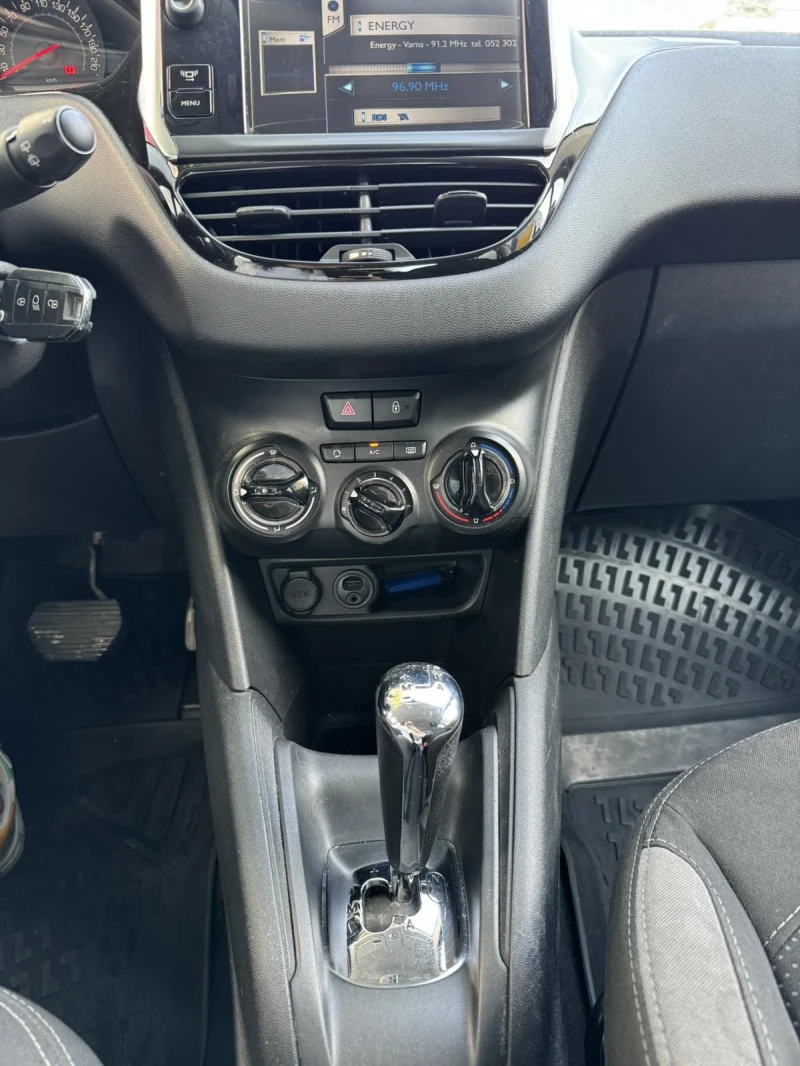 Peugeot 208 1.4HDI АВТОМАТ, снимка 7 - Автомобили и джипове - 47438998