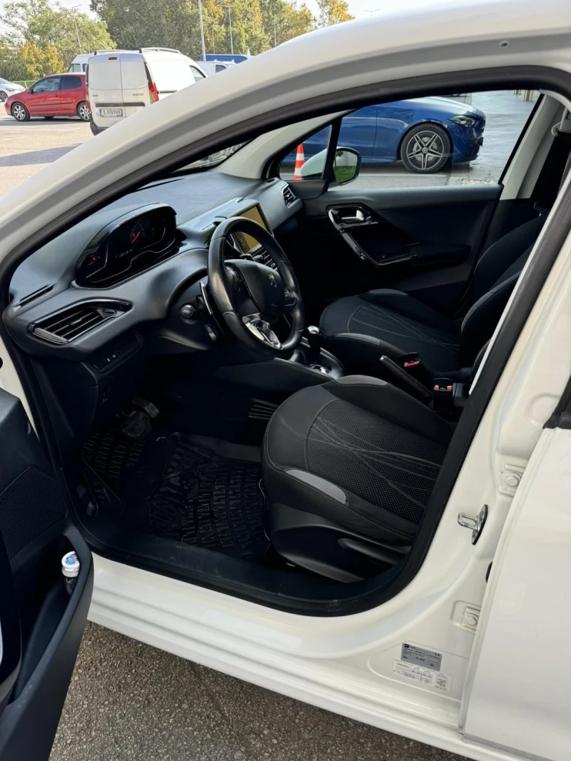 Peugeot 208 1.4HDI АВТОМАТ, снимка 5 - Автомобили и джипове - 47438998