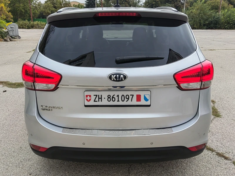 Kia Carens 2.0i / AUTOMATIC / 7 МЕСТА, снимка 3 - Автомобили и джипове - 47563342