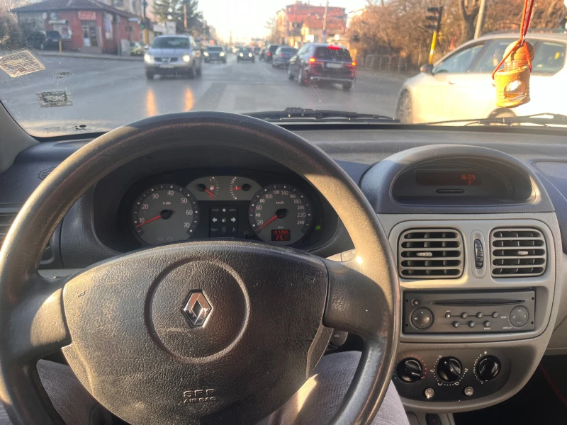 Renault Symbol 1.4 бензин / газ, снимка 8 - Автомобили и джипове - 47858049