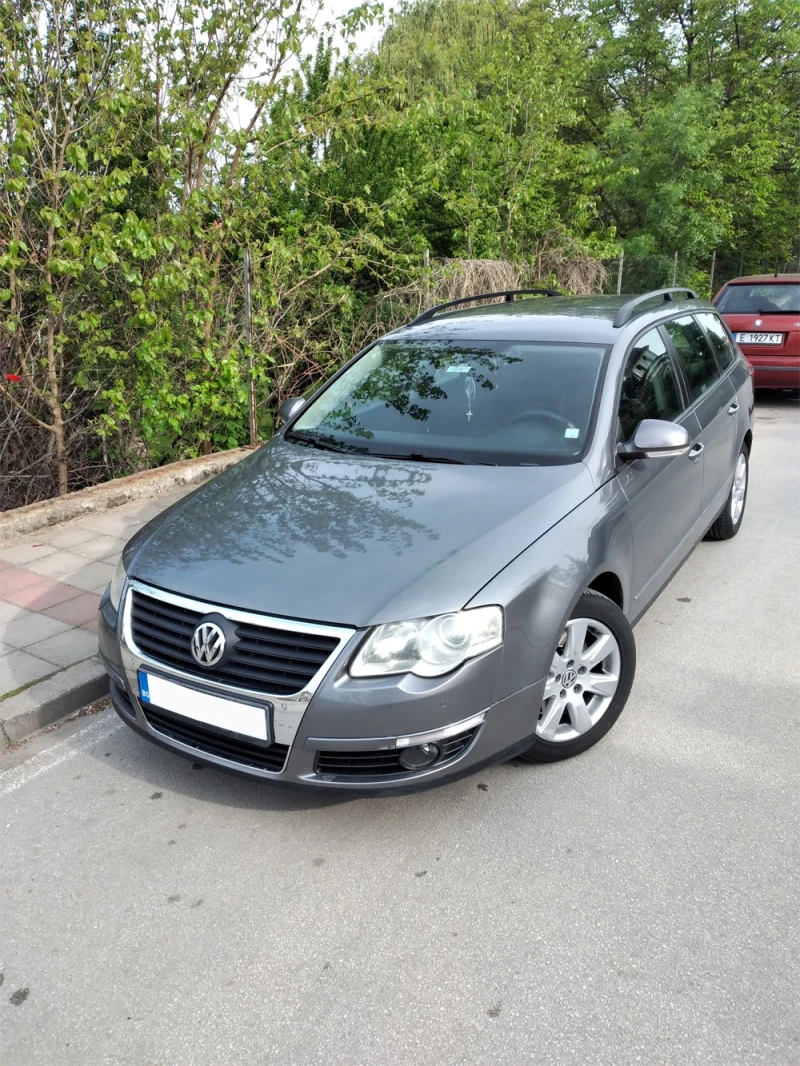 VW Passat Комби, снимка 1 - Автомобили и джипове - 48419327