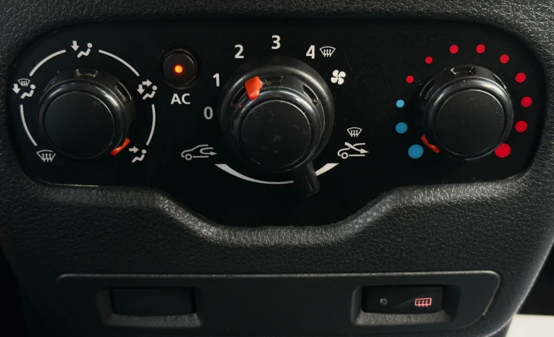 Dacia Dokker 1.6i КЛИМАТИК, снимка 10 - Автомобили и джипове - 51659165