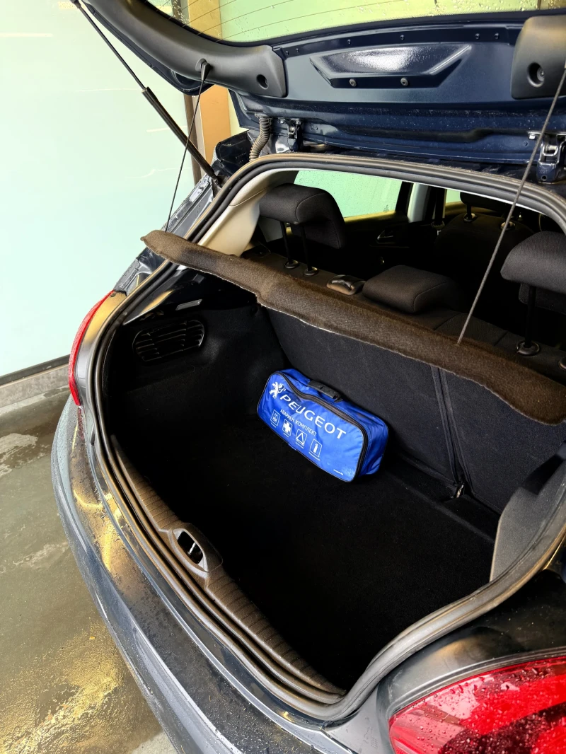 Peugeot 208 1.2 PureTech, снимка 17 - Автомобили и джипове - 53211341