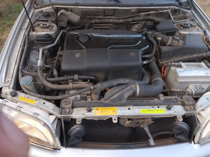 Volvo V40, снимка 13 - Автомобили и джипове - 53509531