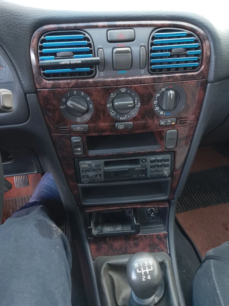 Volvo V40, снимка 9 - Автомобили и джипове - 53509531