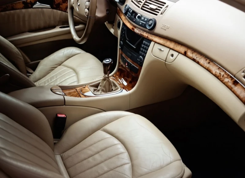 Mercedes-Benz E 220, снимка 5 - Автомобили и джипове - 53512334