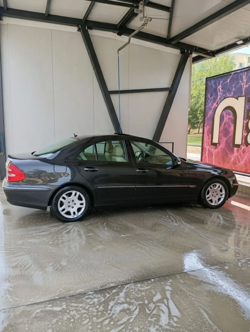 Mercedes-Benz E 220, снимка 4 - Автомобили и джипове - 53512334