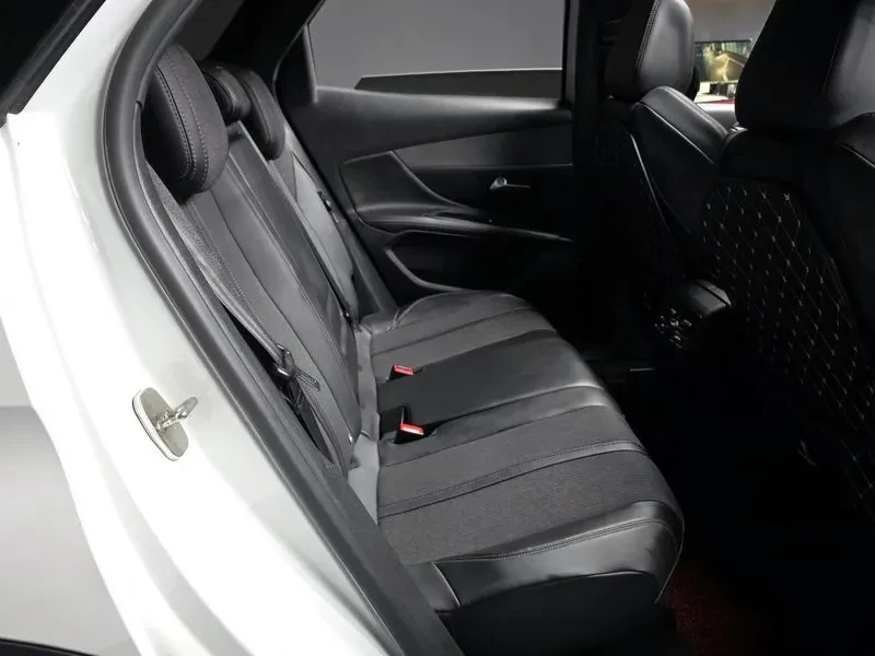 Peugeot 3008 1.6 BlueHDI, снимка 12 - Автомобили и джипове - 54298732