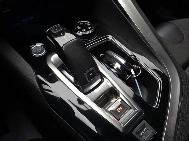 Peugeot 3008 1.6 BlueHDI, снимка 9 - Автомобили и джипове - 54298732