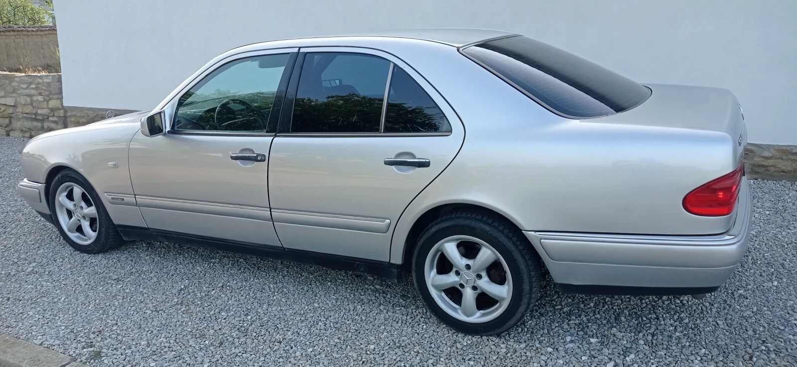 Mercedes-Benz E 250 2.5TDI - изображение 6