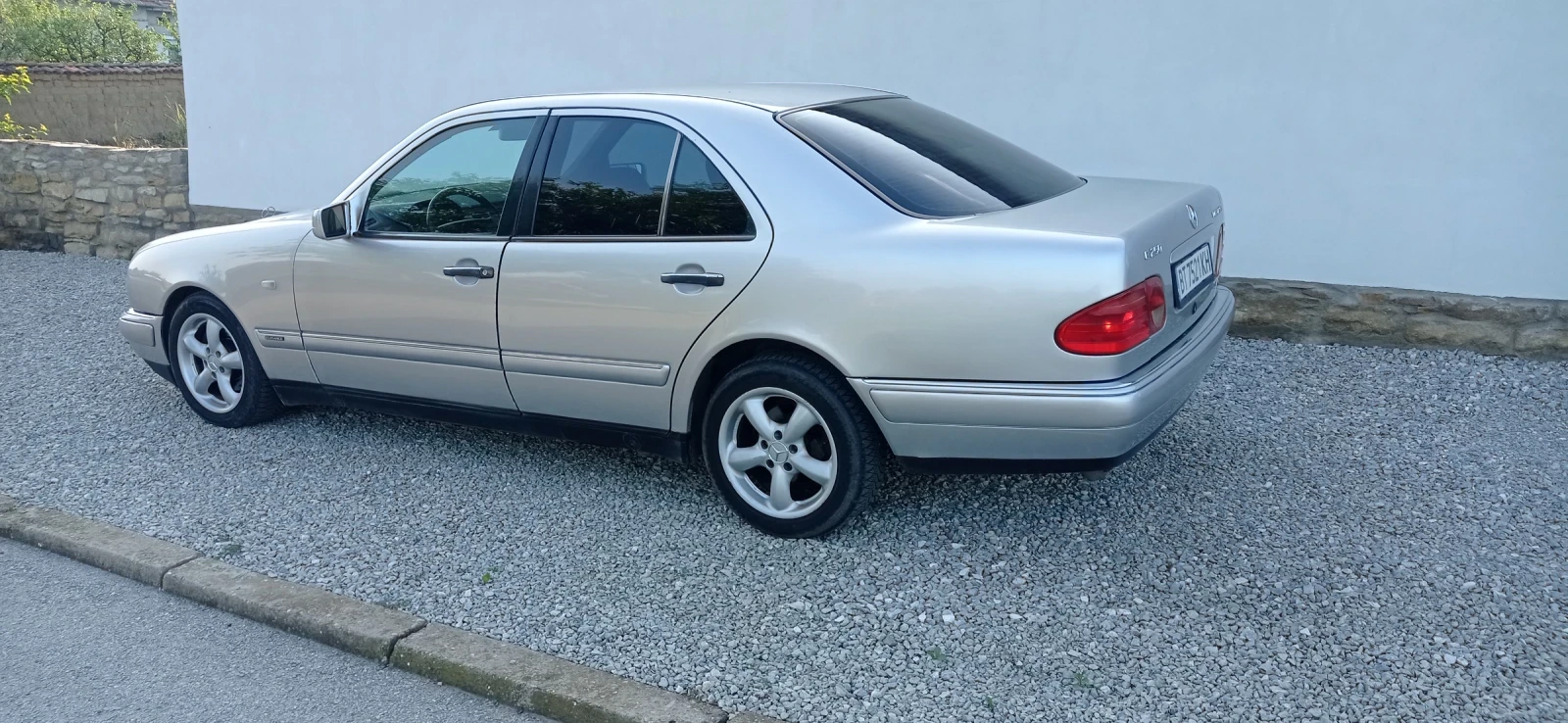Mercedes-Benz E 250 2.5TDI - изображение 4