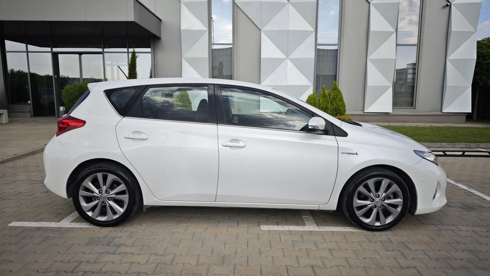 Toyota Auris 1.8i hybrid всички екстри за модела 100000км.!!!!! - изображение 6