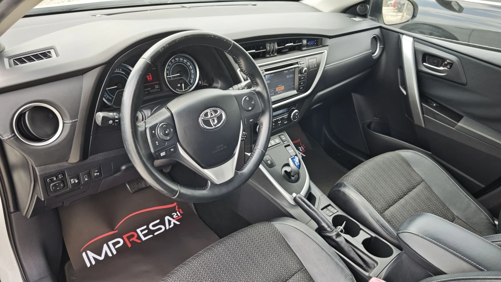 Toyota Auris 1.8i hybrid всички екстри за модела 100000км.!!!!! - изображение 8