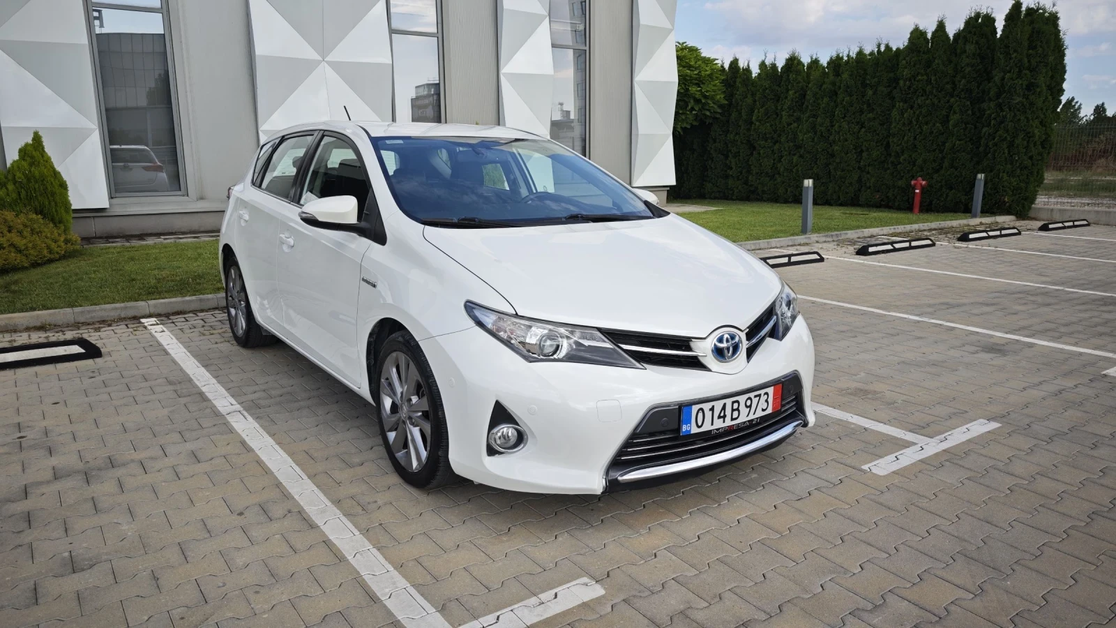 Toyota Auris 1.8i hybrid всички екстри за модела 100000км.!!!!! - изображение 3