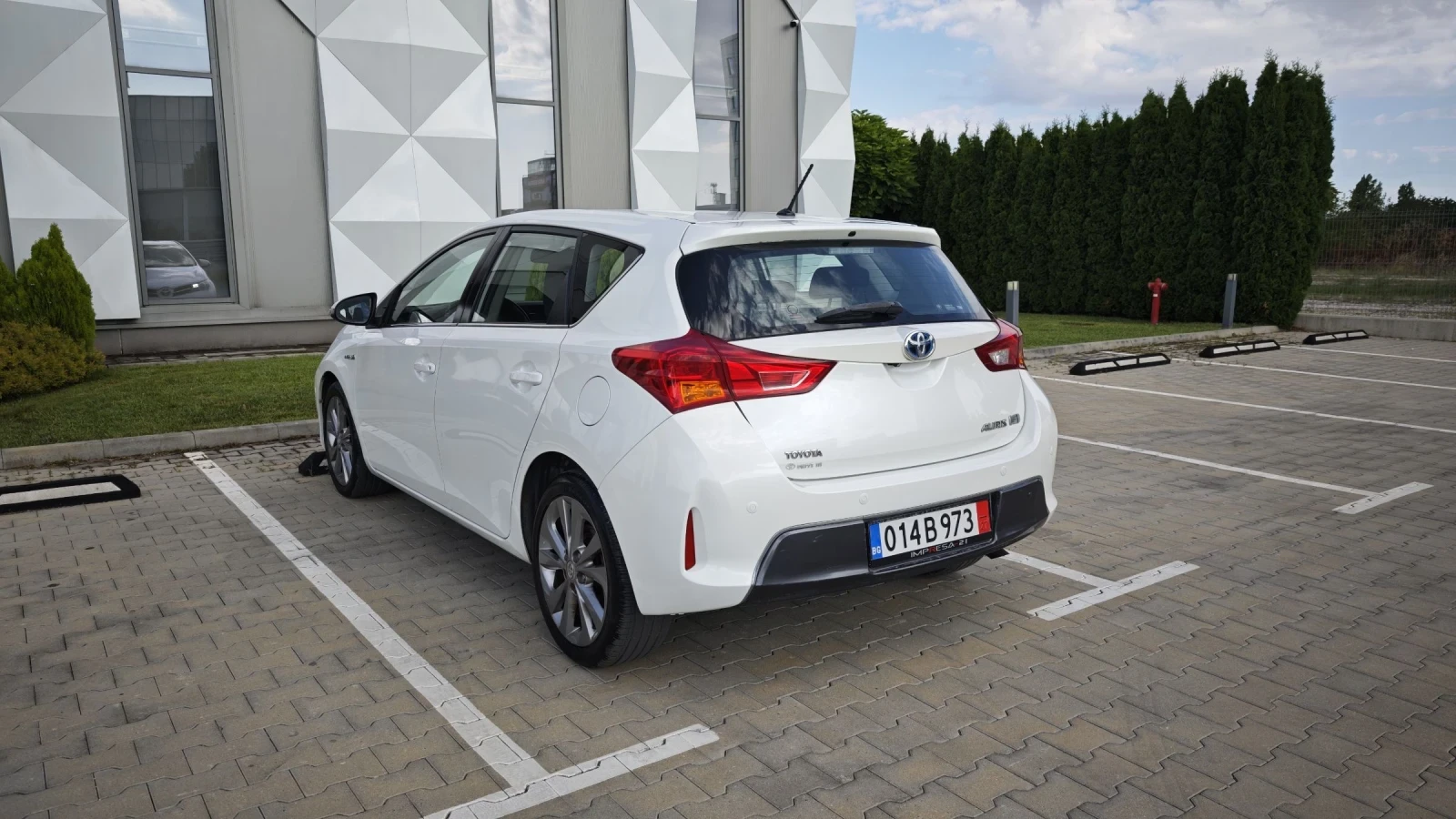 Toyota Auris 1.8i hybrid всички екстри за модела 100000км.!!!!! - изображение 5