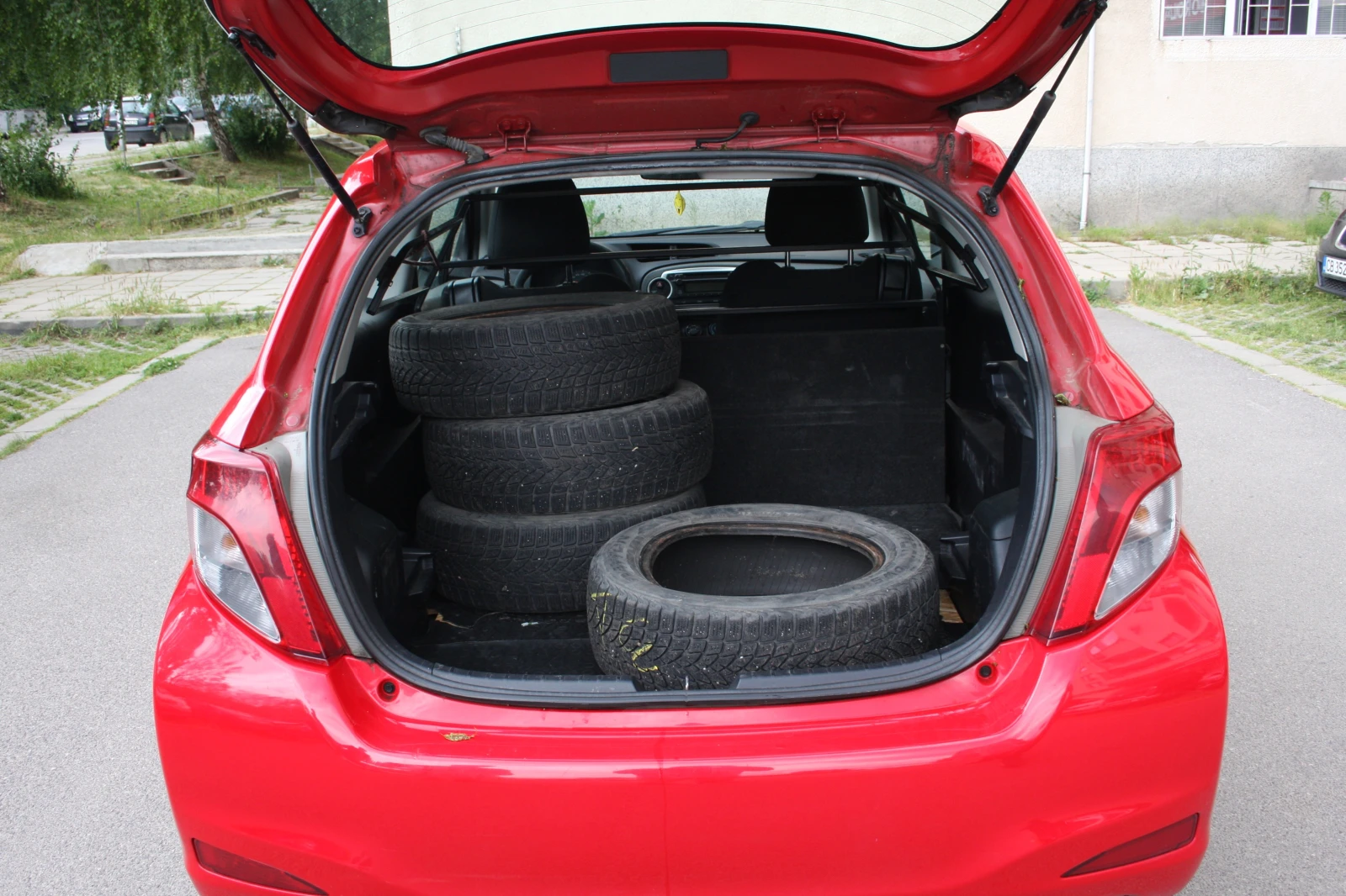 Toyota Yaris Товарен, снимка 5 - Автомобили и джипове - 54199496