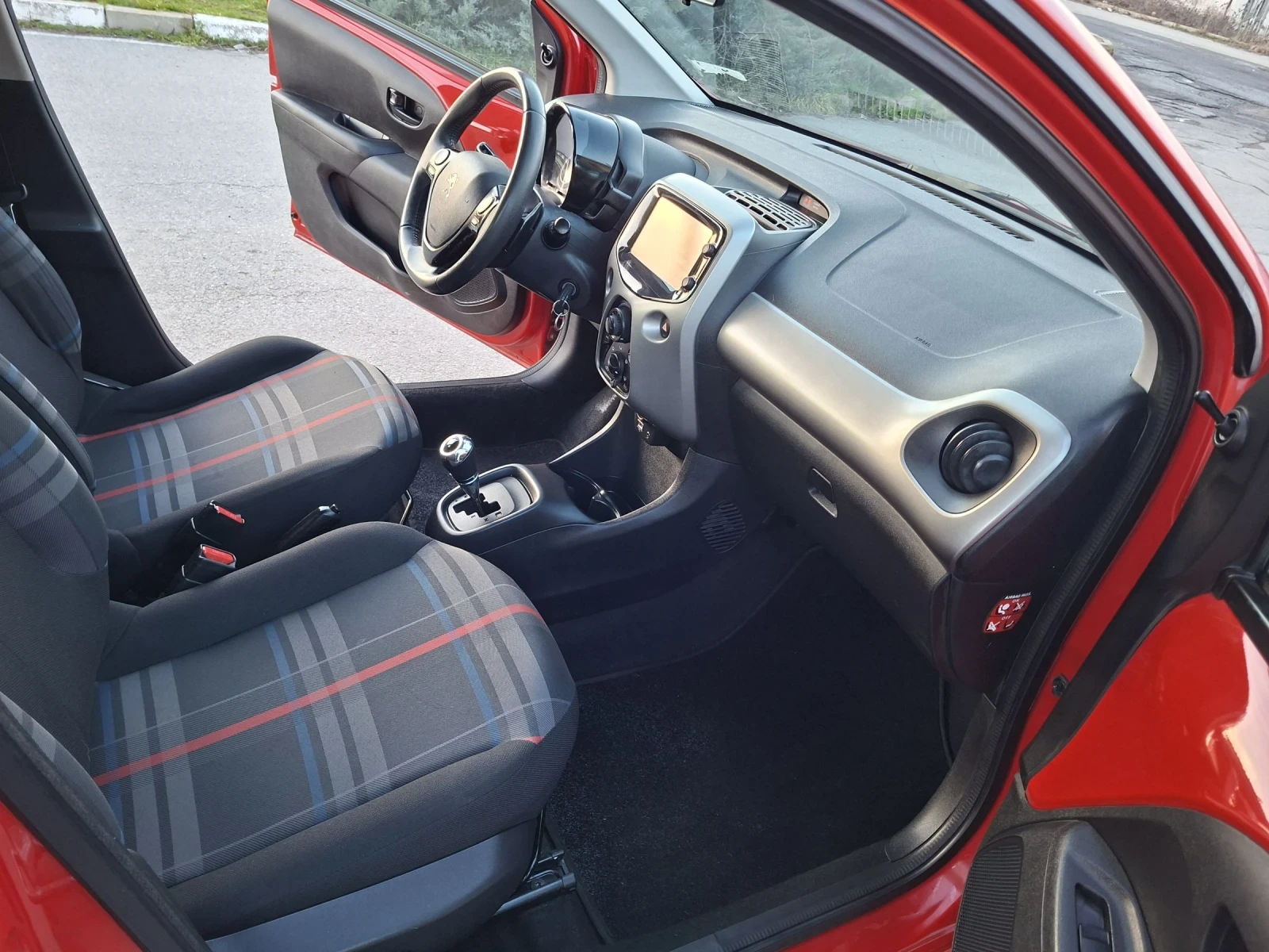 Peugeot 108 1.0 EURO5B - изображение 10