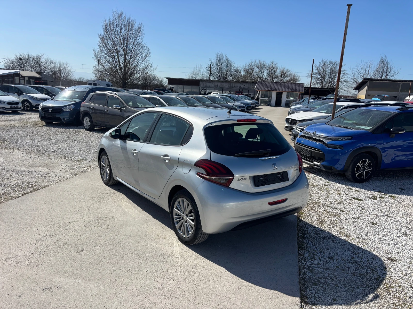 Peugeot 208 1.6 HDI/EURO 6, снимка 4 - Автомобили и джипове - 53804256