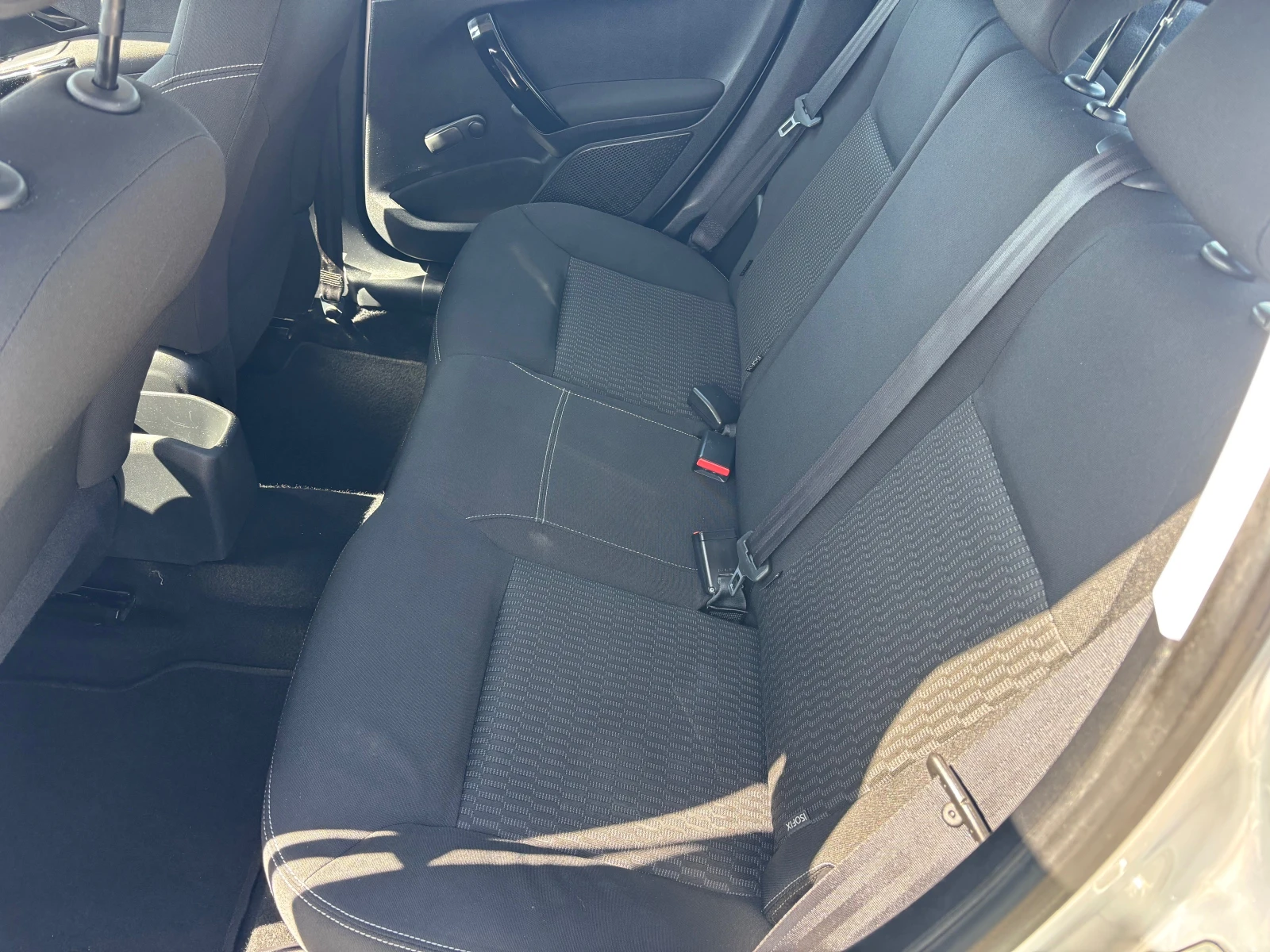 Peugeot 208 1.6 HDI/EURO 6, снимка 8 - Автомобили и джипове - 53804256