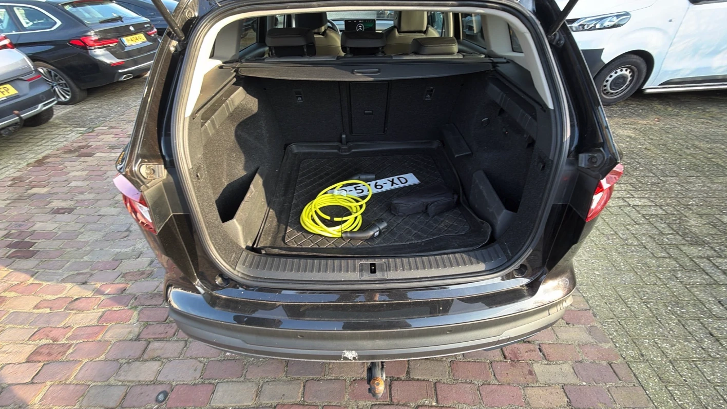 Skoda Enyaq 60, снимка 11 - Автомобили и джипове - 53858966