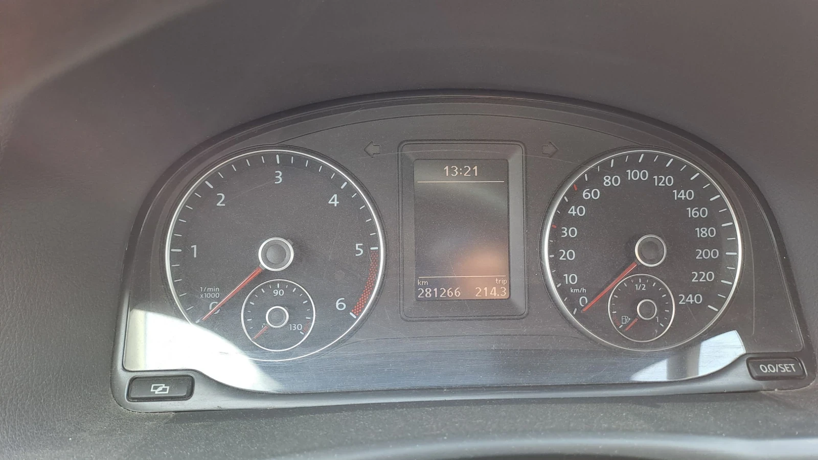 VW Touran, снимка 9 - Автомобили и джипове - 53896912