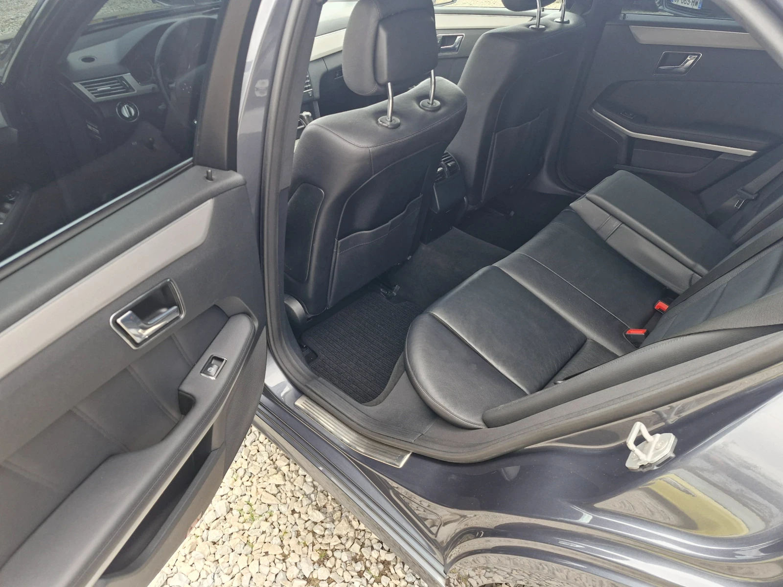 Mercedes-Benz E 200 * 184* AC* NAVI* PDC* XENON* КОЖА* TUV* AUT , снимка 10 - Автомобили и джипове - 53911359