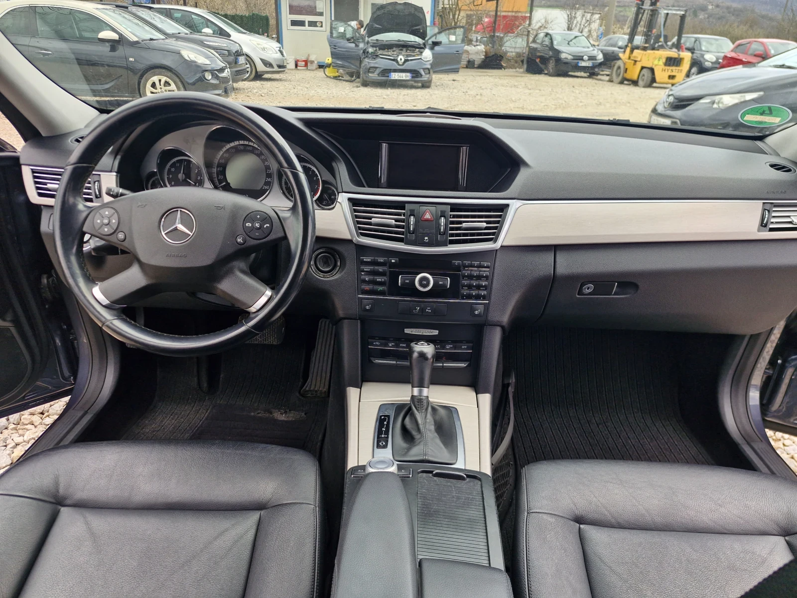 Mercedes-Benz E 200 * 184* AC* NAVI* PDC* XENON* КОЖА* TUV* AUT , снимка 13 - Автомобили и джипове - 53911359