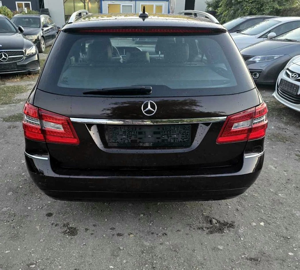 Mercedes-Benz E 250 УНИКАТ/AVANTGARDE/LED, снимка 5 - Автомобили и джипове - 54508369