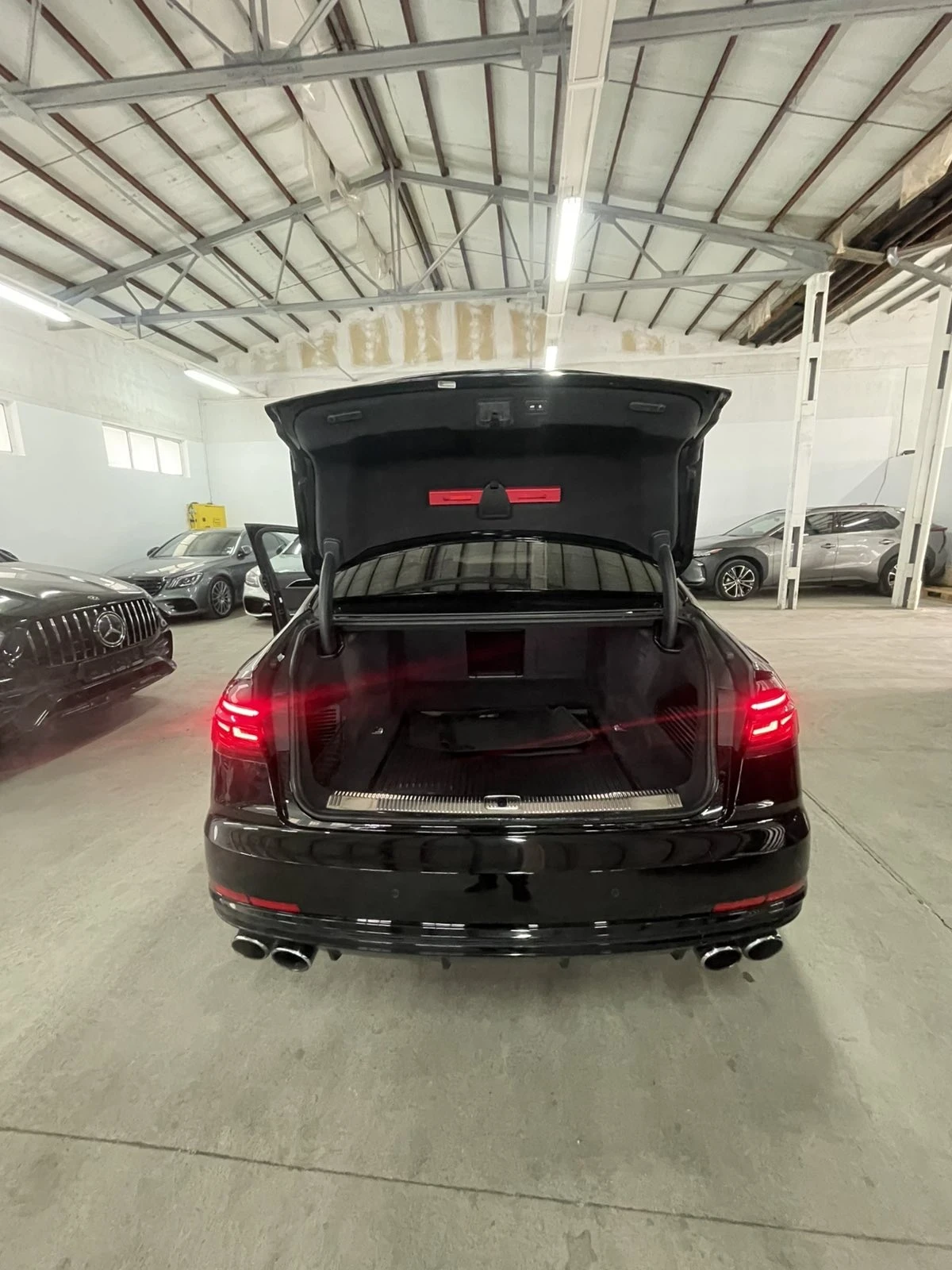 Audi S8 L/B&O/360/Distr/валум/обдух/head-up/FULL/, снимка 14 - Автомобили и джипове - 54858302