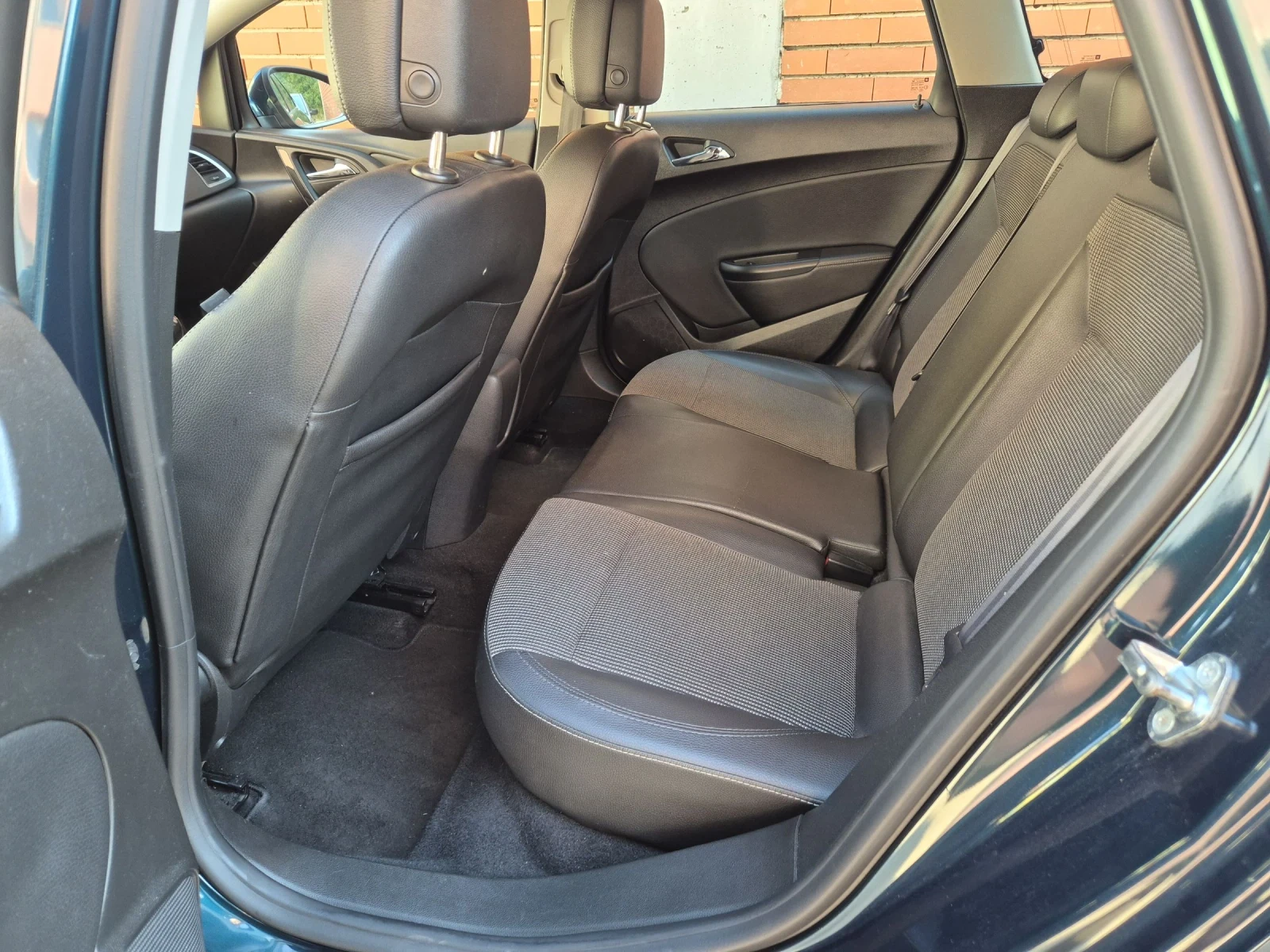 Opel Astra 1.4T LPG Facelift Cosmo, снимка 11 - Автомобили и джипове - 55170289