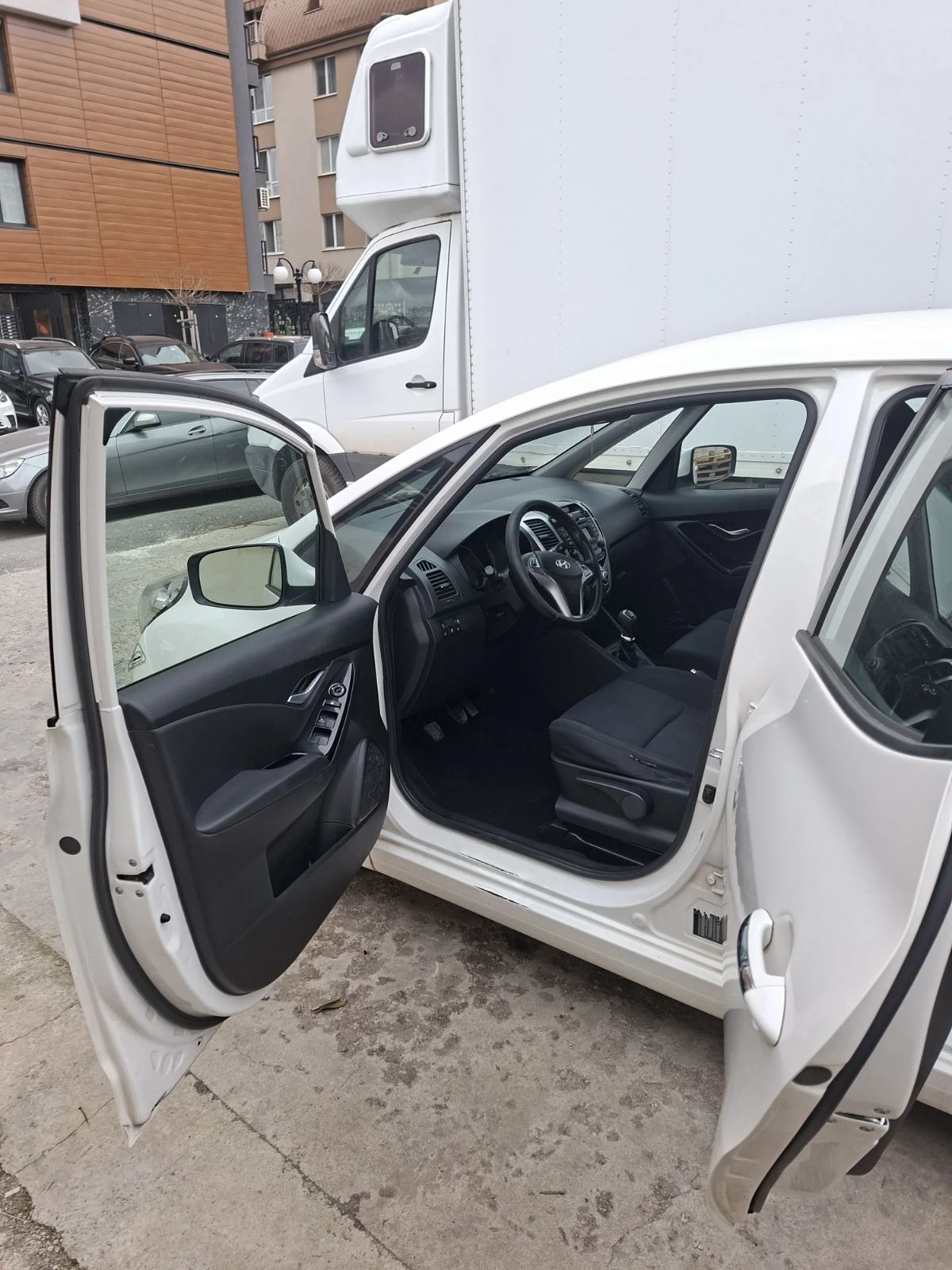 Hyundai Ix20, снимка 14 - Автомобили и джипове - 55180166
