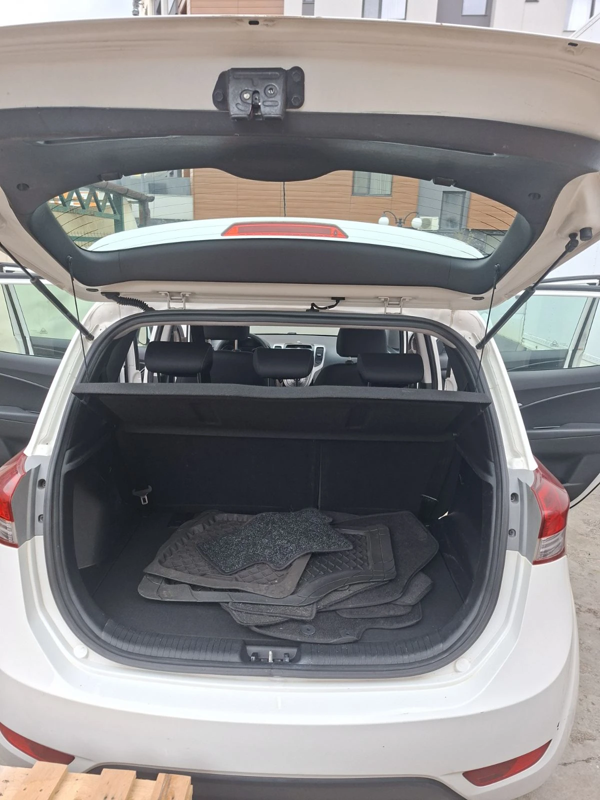 Hyundai Ix20, снимка 5 - Автомобили и джипове - 55180166