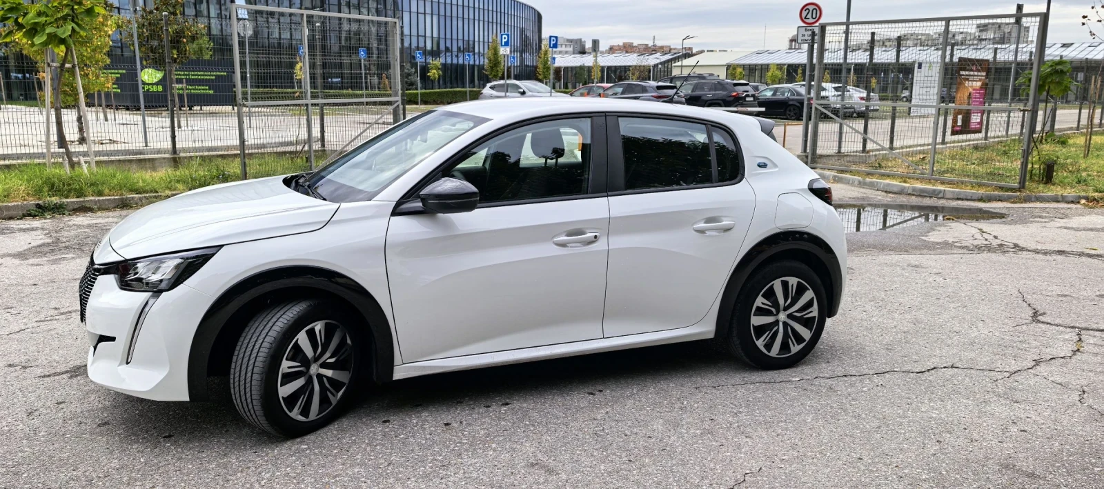 Peugeot 208, снимка 2 - Автомобили и джипове - 56465876