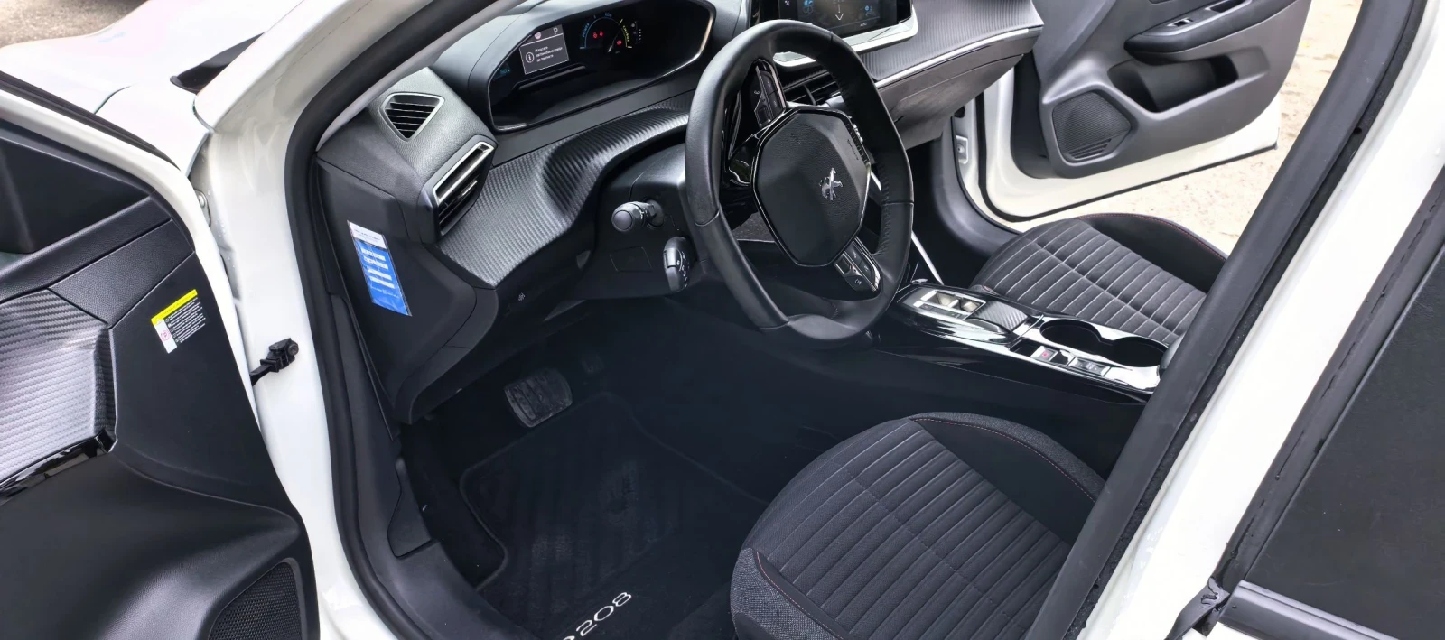 Peugeot 208, снимка 7 - Автомобили и джипове - 56465876