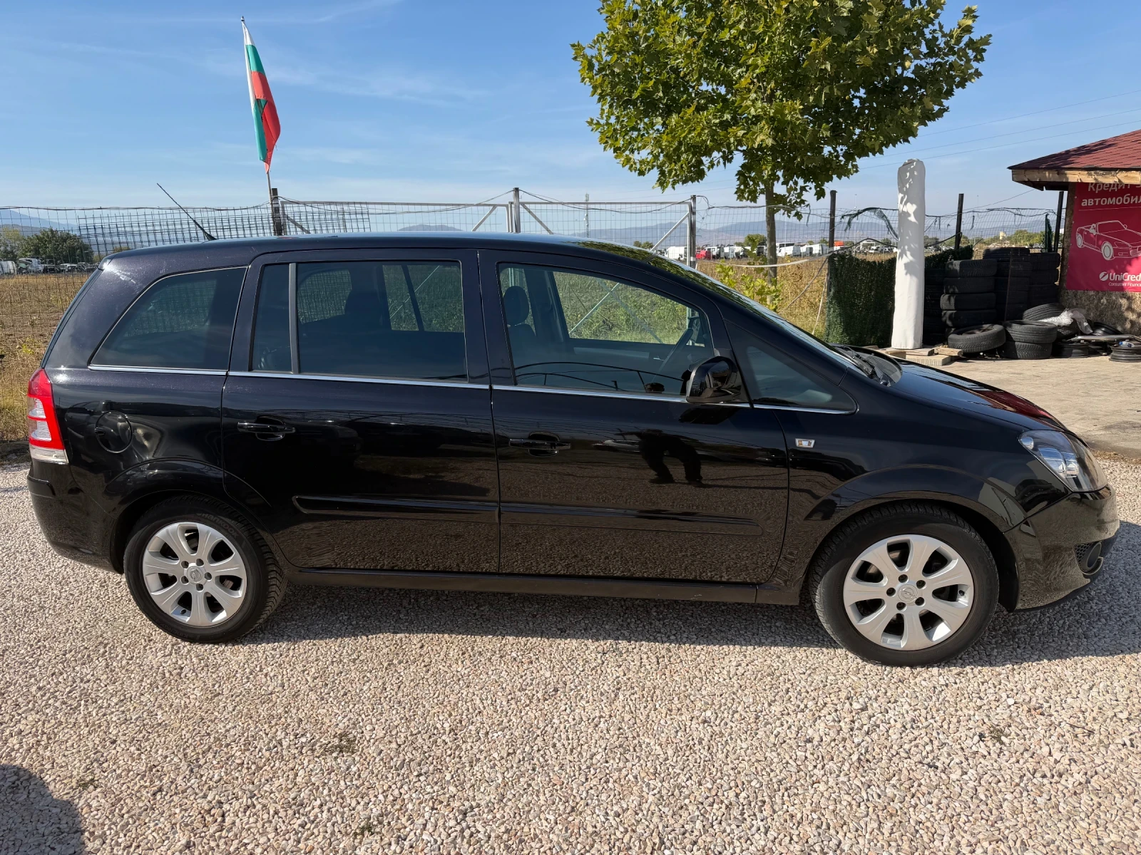 Opel Zafira 1.8i B Design Edition, снимка 4 - Автомобили и джипове - 56660867