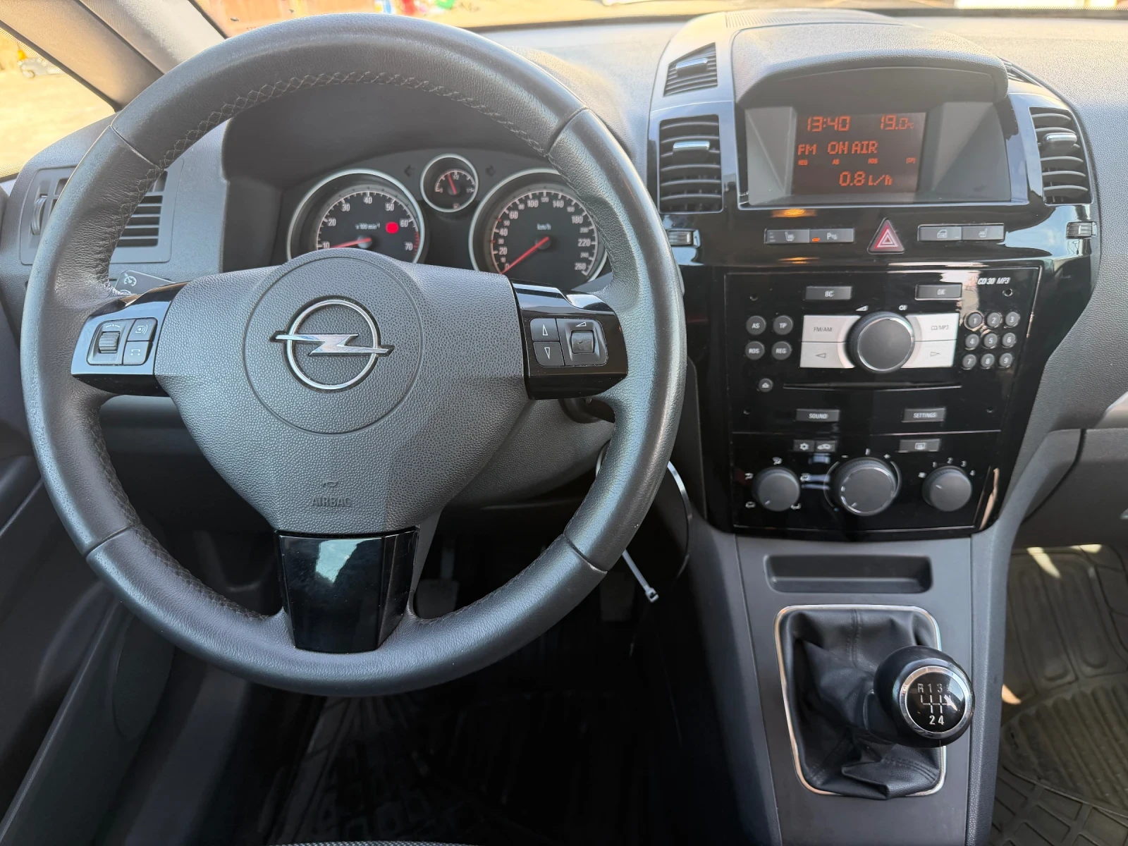 Opel Zafira 1.8i B Design Edition, снимка 10 - Автомобили и джипове - 56660867