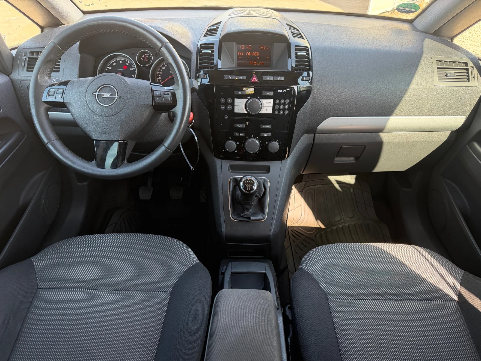 Opel Zafira 1.8i B Design Edition, снимка 9 - Автомобили и джипове - 56660867
