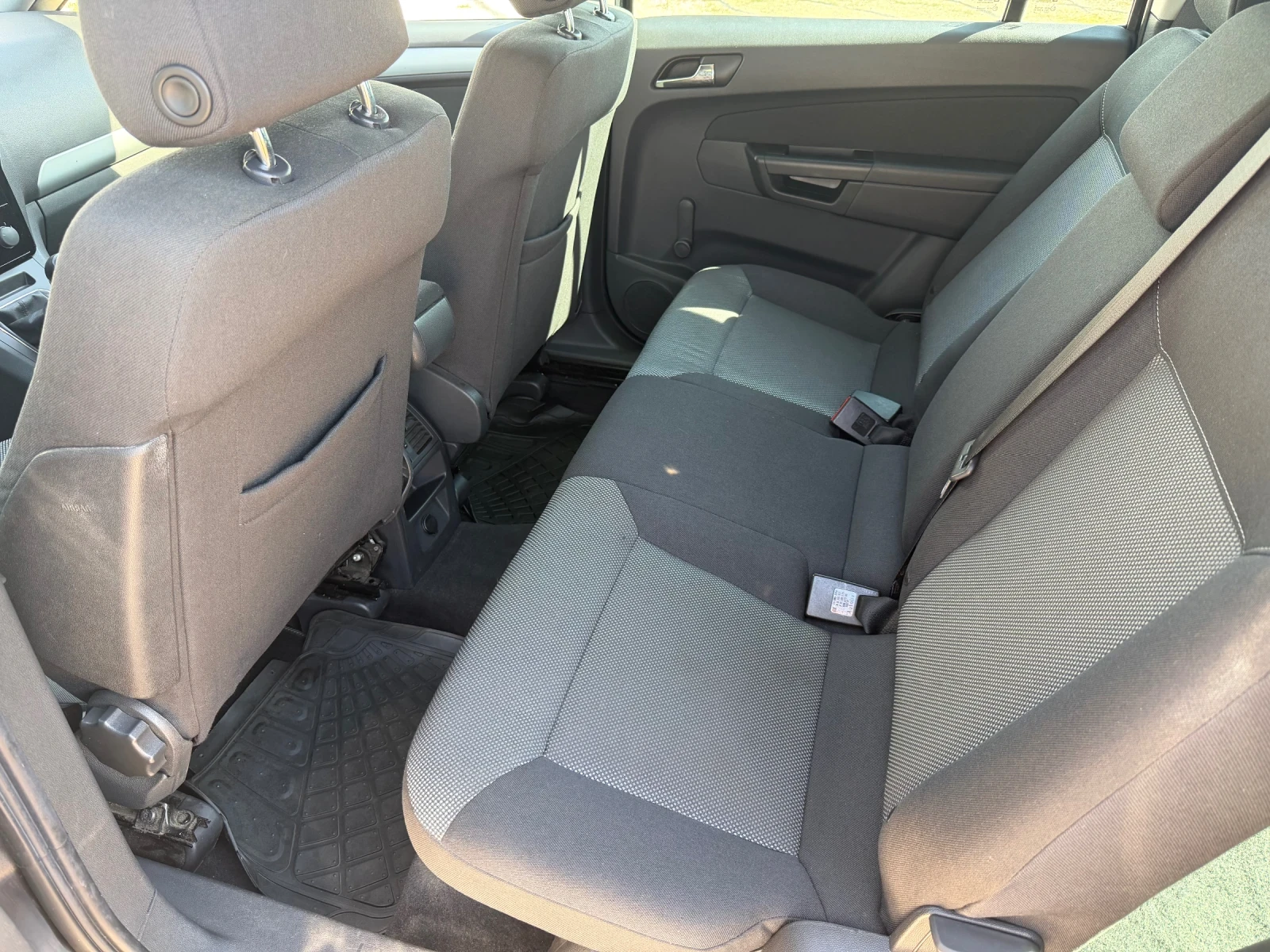 Opel Zafira 1.8i B Design Edition, снимка 13 - Автомобили и джипове - 56660867