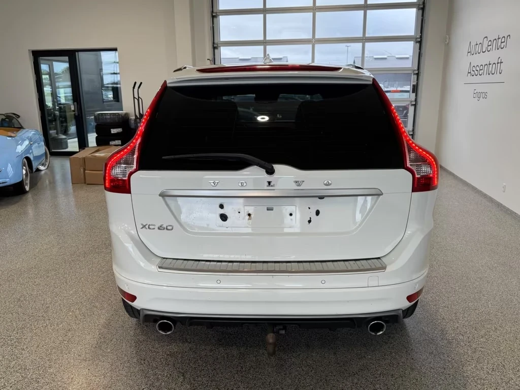 Volvo XC60 2.0 d R-design 150кс - изображение 7