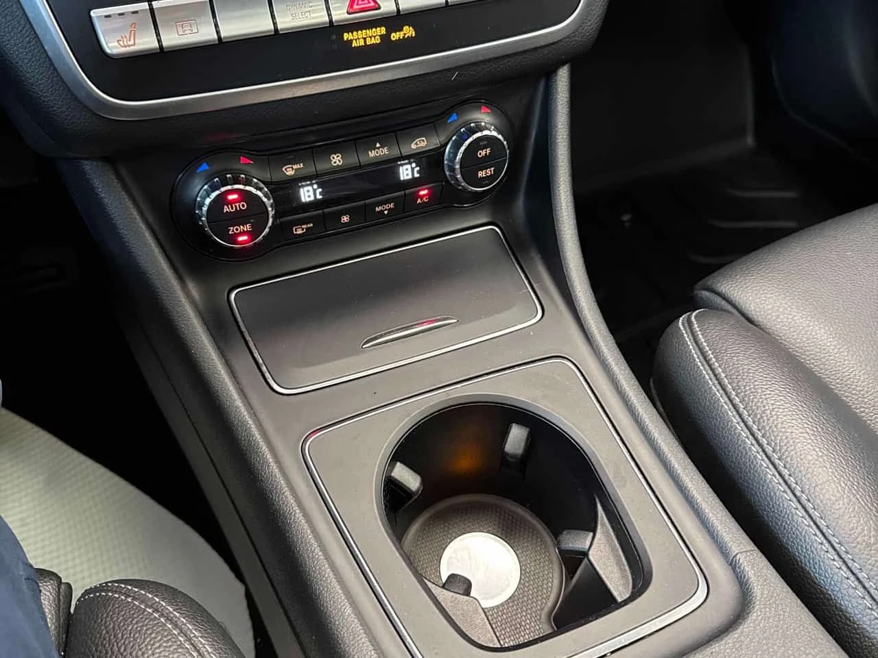 Mercedes-Benz GLA 250 KEYLESS/ПАНОРАМА/ПОДГРЕВИ, снимка 14 - Автомобили и джипове - 54057564