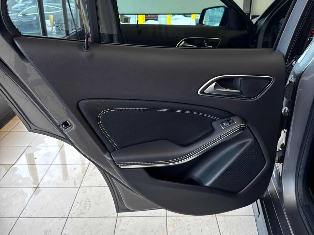 Mercedes-Benz GLA 250 KEYLESS/ПАНОРАМА/ПОДГРЕВИ, снимка 11 - Автомобили и джипове - 54057564