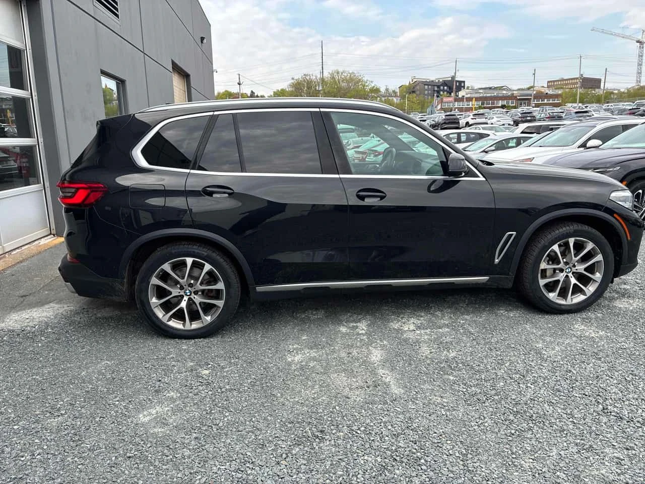BMW X5 * xDrive40i * АМБИЕНТНО* ПАНОРАМА* + ГУМИ С ДЖАНТИ, снимка 3 - Автомобили и джипове - 54635457