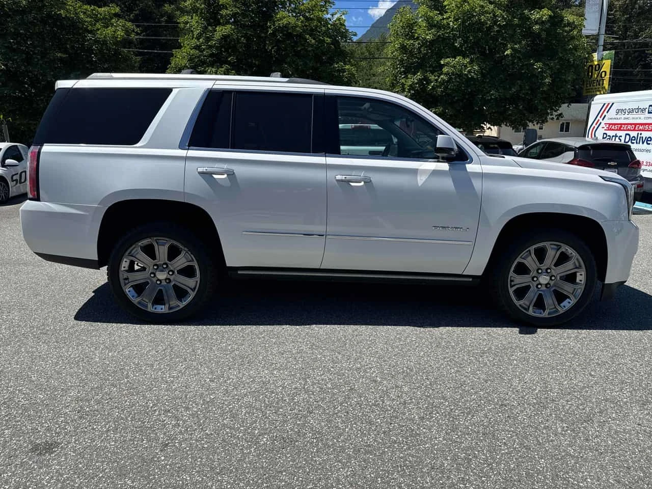 Gmc Yukon * Denali * АВТОКРЕДИТ БЕЗ ПЪРВОНАЧАЛНА ВНОСКА* , снимка 3 - Автомобили и джипове - 54985122