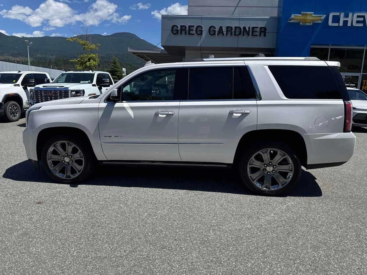 Gmc Yukon * Denali * АВТОКРЕДИТ БЕЗ ПЪРВОНАЧАЛНА ВНОСКА* , снимка 2 - Автомобили и джипове - 54985122