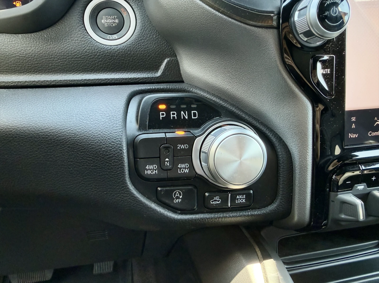 Dodge RAM 1500 QuadCab Long 5.7 HEMI V8 REBEL/Head-up/Harman/Пано, снимка 10 - Автомобили и джипове - 54999142