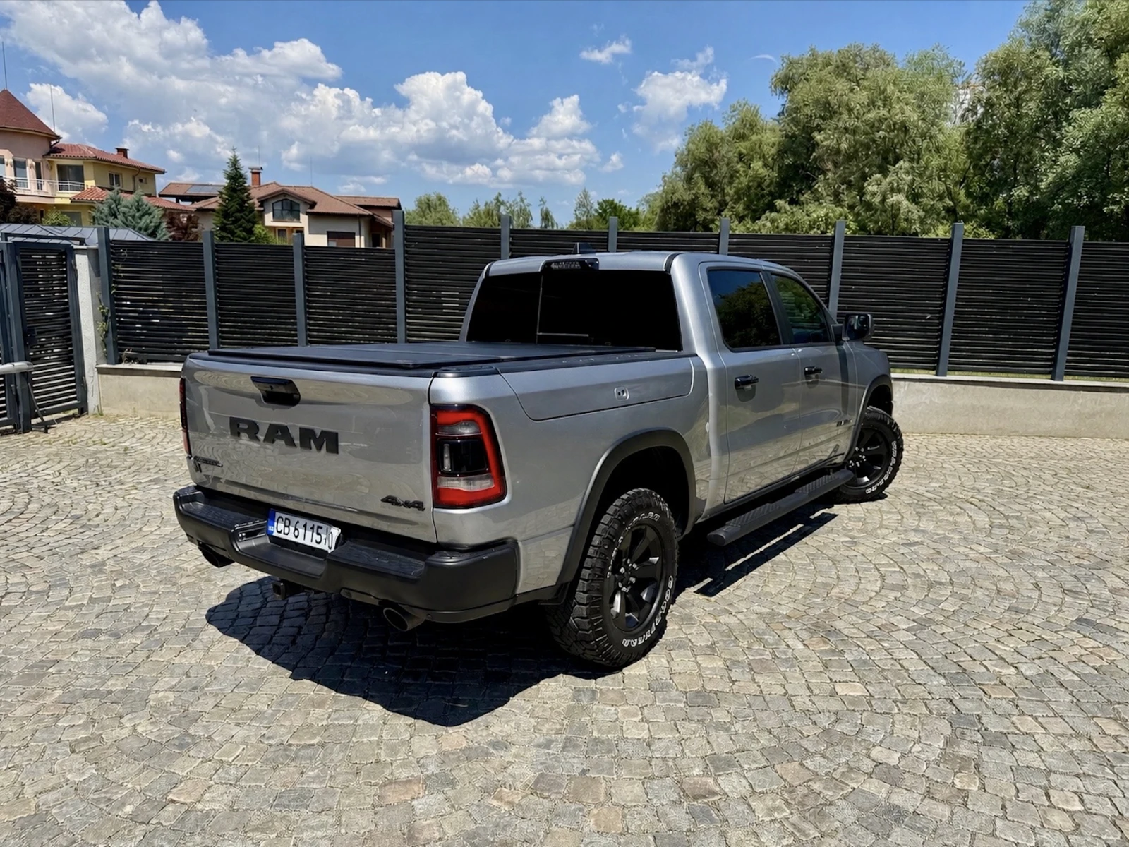 Dodge RAM 1500 QuadCab Long 5.7 HEMI V8 REBEL/Head-up/Harman/Пано, снимка 2 - Автомобили и джипове - 54999142